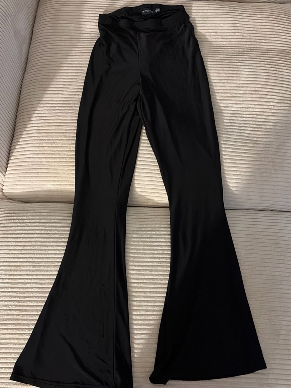 PrettyLittleThing Black High-Waist Flared pants stretchy with scrunch butt